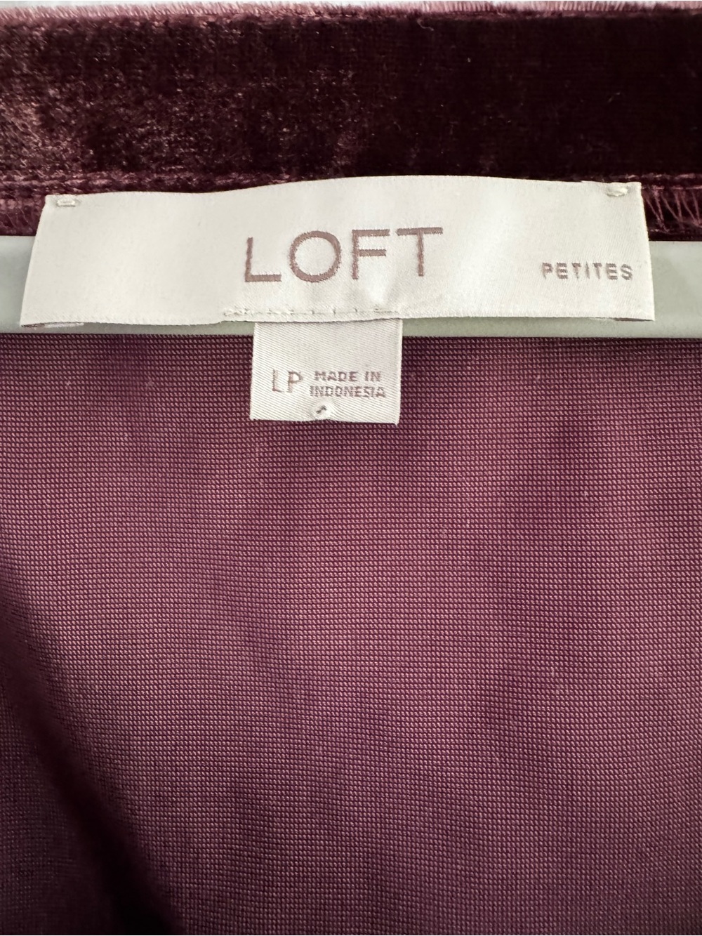 LOFT Petites Burgundy Velvet Puff Sleeve Top Romantic Cottagecore Blouse Size LP - Picture 3 of 10
